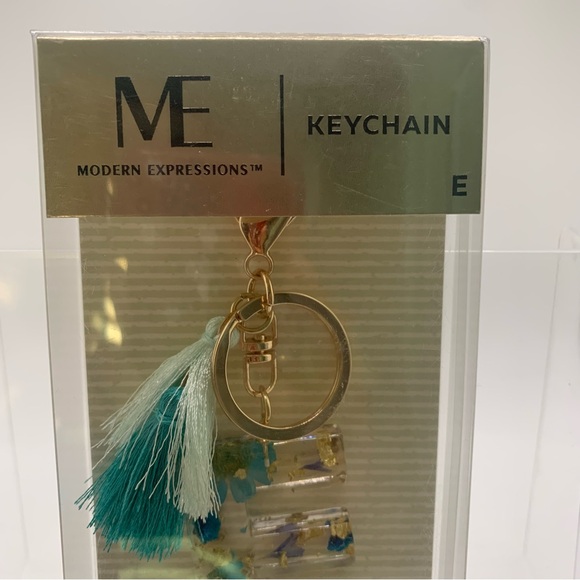 Modern Expressions Letter “E” Keychain - Picture 5 of 13